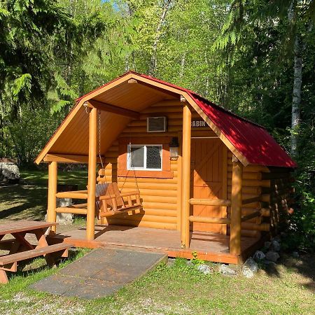 Revelstoke Rv & Cabin Resort Extérieur photo