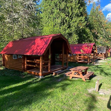Revelstoke Rv & Cabin Resort Extérieur photo