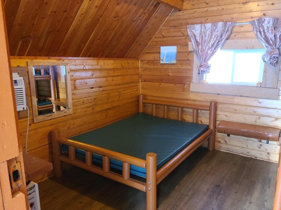 Revelstoke Rv & Cabin Resort Extérieur photo